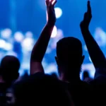 Controcorrente: è rischioso accalcare migliaia di persone per un evento?