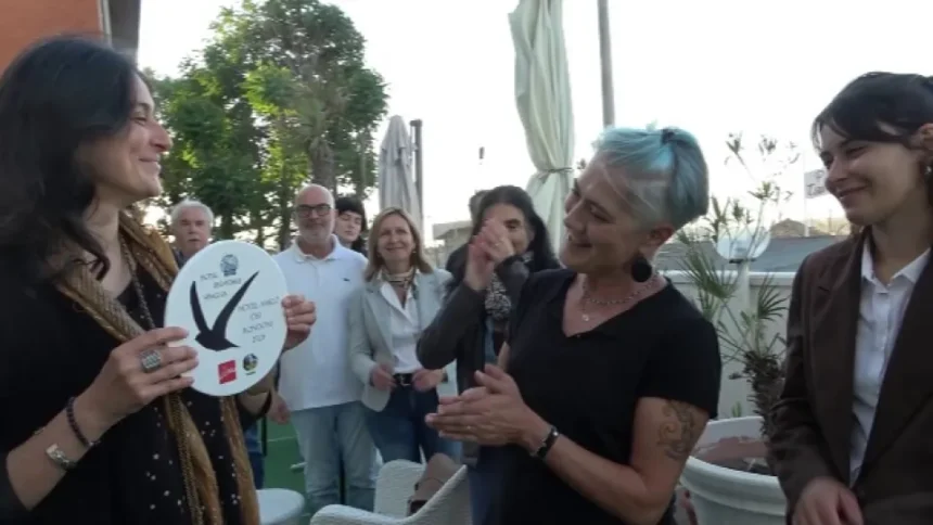 Turismo e sostenibilità. Premiato a Viserba il primo albergo amico dei rondoni