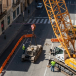 Rimini: Via Leoni si Ferma per Due Giorni, Smontaggio Critico di una Gru