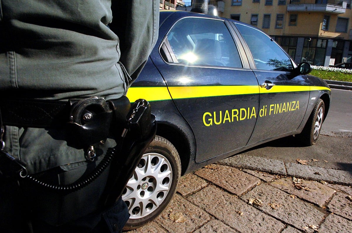 Maxi frode Iva sulle auto di lusso: società fittizie a San Marino nel sistema da 42 milioni