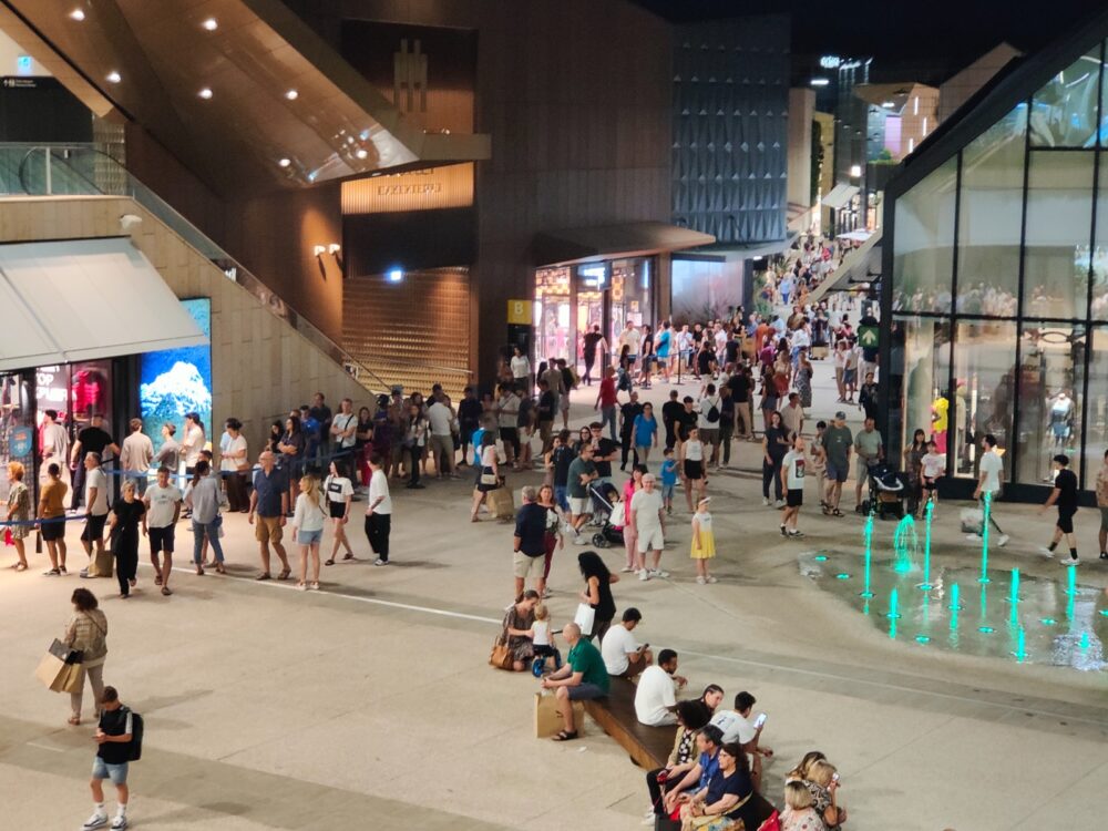 Tornano le Magic Hours: a San Marino Outlet 9 ore di shopping, dj set e intrattenimento