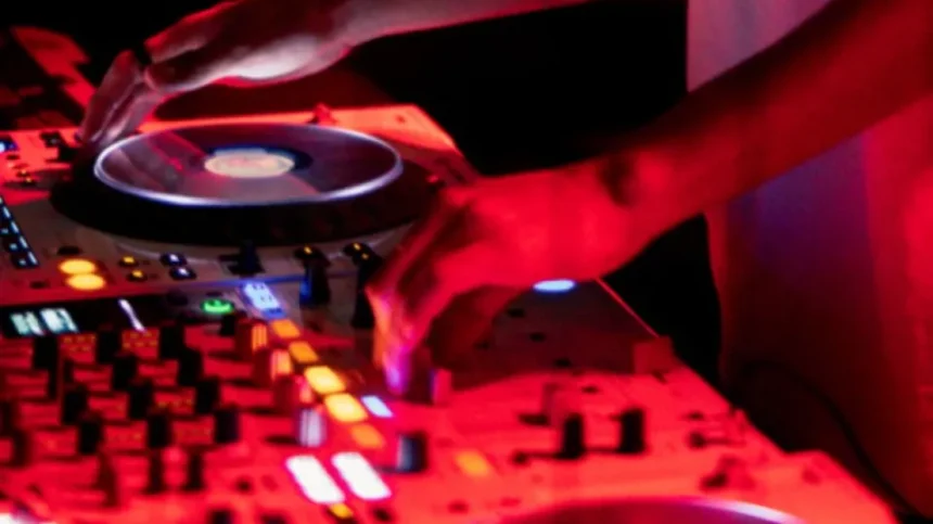 Festa di fine scuole con musica  e ballo non autorizzati. Denunciato il gestore