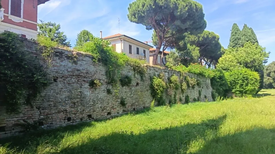 Manutenzione delle mura storiche, interventi in corso a Rimini
