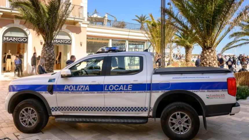 Minore con sedici precedenti  fermato con un tirapugni in zona Marano