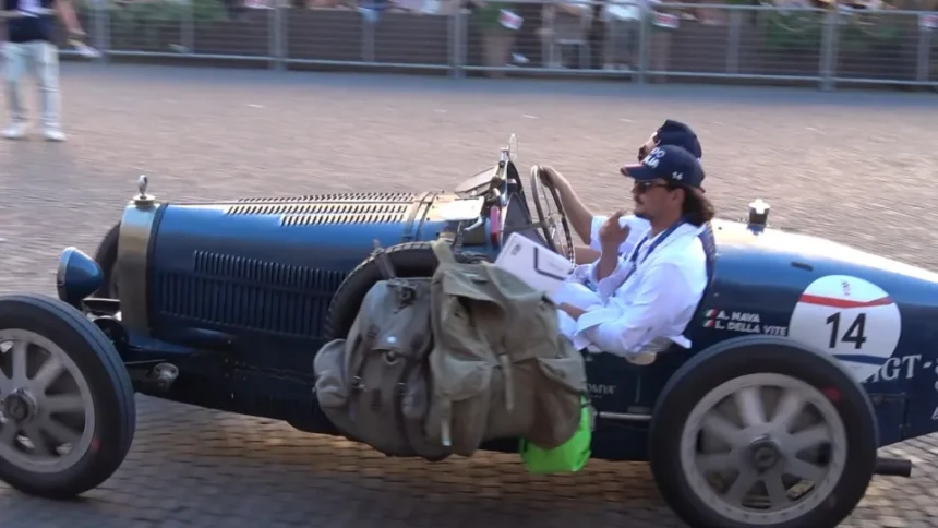 Le vecchie glorie della Mille Miglia sfilano in centro a Rimini