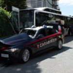 Autobus contro auto dei carabinieri, pauroso incidente all’incrocio a Viserba