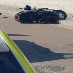 Miramare, volo di 50 metri dopo lo scontro con un’auto: paura per un 26enne in scooter