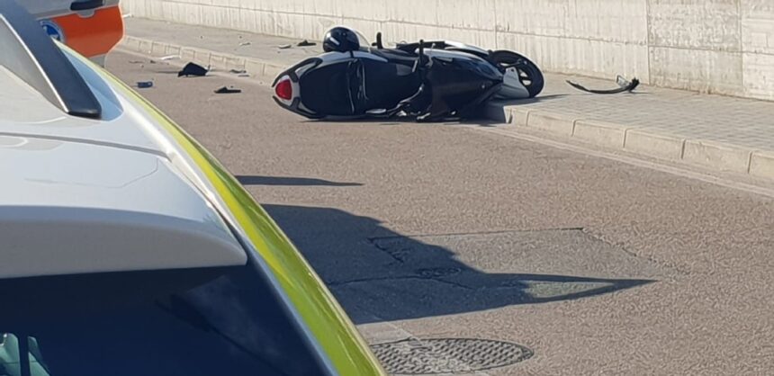 Miramare, volo di 50 metri dopo lo scontro con un’auto: paura per un 26enne in scooter