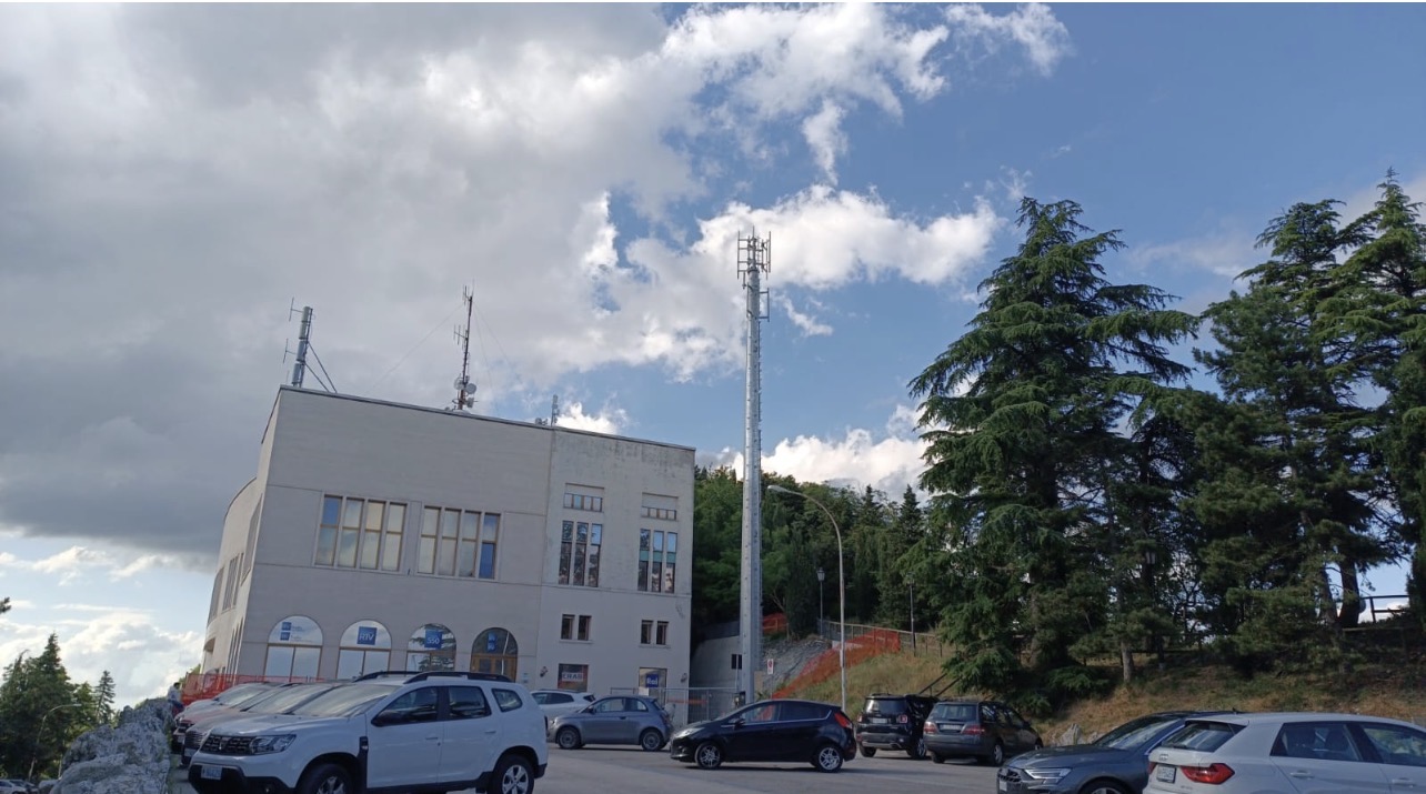 San Marino, telefonia più efficiente: completata l’installazione della nuova antenna in Città