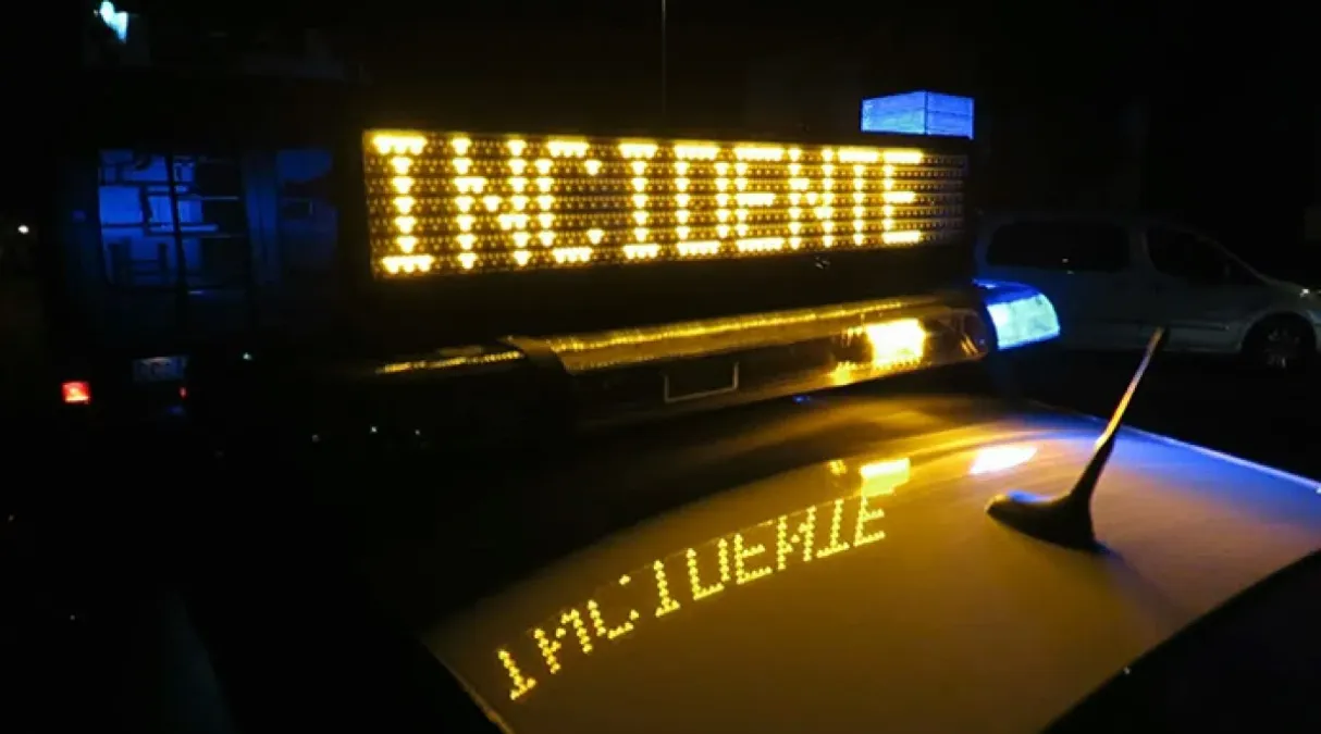 Novafeltria: vede il posto di blocco, fa inversione e finisce fuori strada con l’auto ribaltata