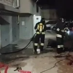 Incendio nella notte a marina centro. Le fiamme in garage e poi fumo intenso