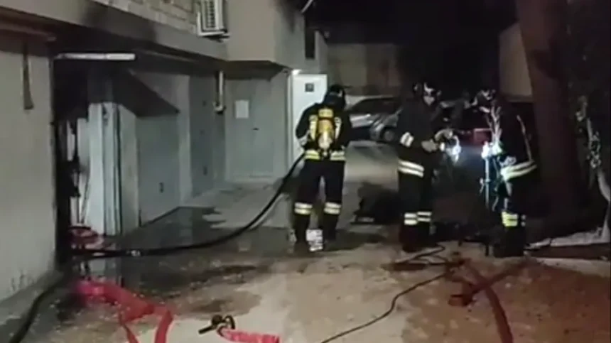Incendio nella notte a marina centro. Le fiamme in garage e poi fumo intenso