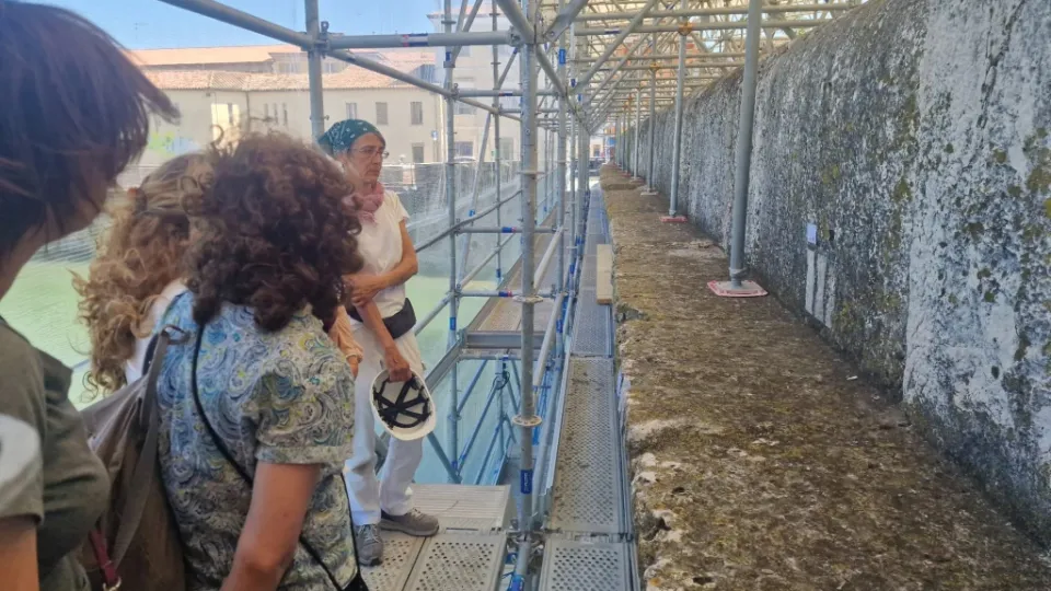 Ponte di Tiberio. Al lavoro i restauratori del Ponte di Rialto e dell’Arena