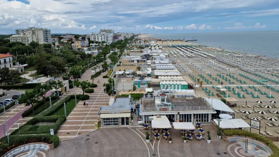 A Riccione dehors più ampi e  la novità del Lungomare. Nuovo regolamento
