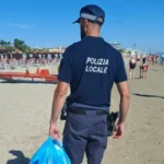 Bellaria, blitz anti-abusivismo in spiaggia: sequestrati oltre 100 abiti