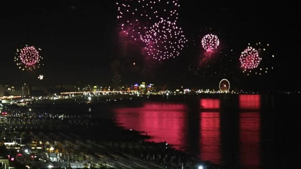 Notte Rosa 2026, modifiche alla circolazione e ordinanze anti vetro a Rimini