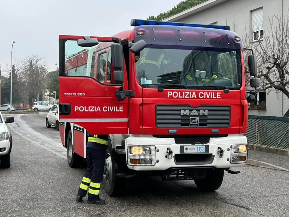 Cronaca. Serravalle, sirene per oltre un’ora: incendio in un garage in centro