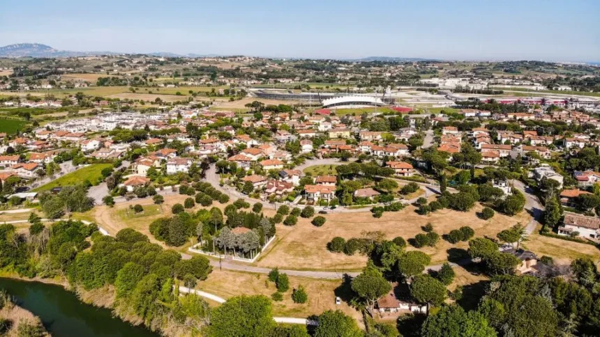 Incrocio pericoloso a Santamonica. Si sperimenta rotatoria ad otto