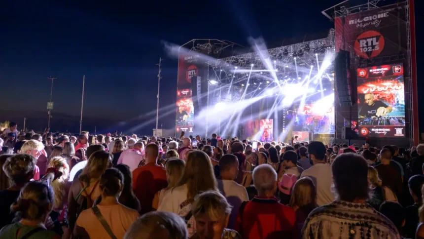 Piazzale Roma gremito per la maratona musicale di Rtl