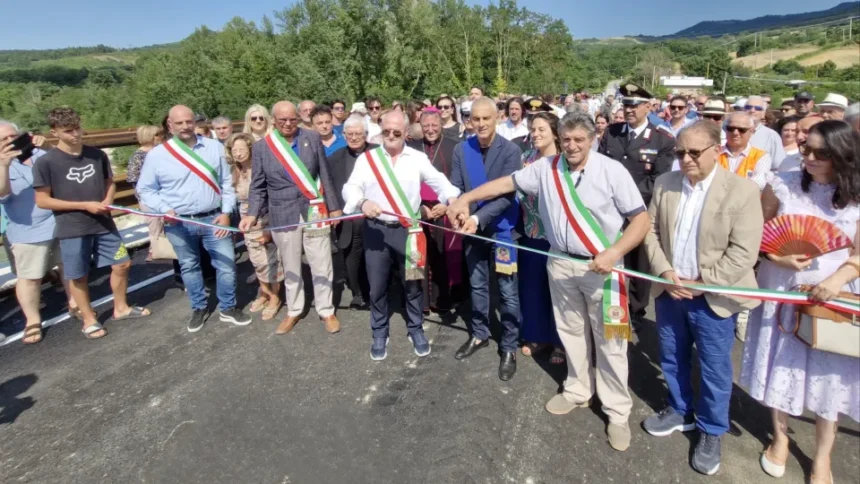 Inaugurato il ponte tra Maiolo e Novafeltria. Sadegholvaad: ora la Marecchiese