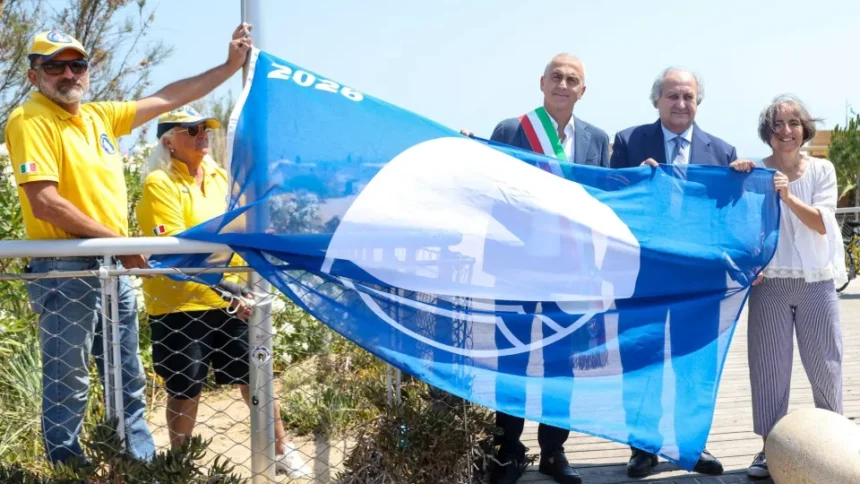 Dopo quindici anni a Rimini torna a sventolare la Bandiera Blu della FEE