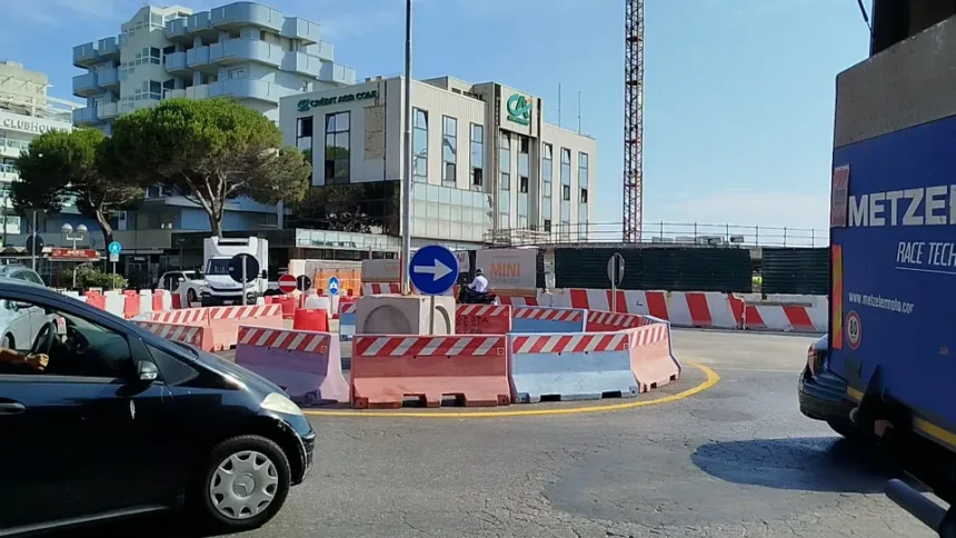Parcheggio Tripoli: slitta a metà luglio l’apertura, realizzata la rotatoria