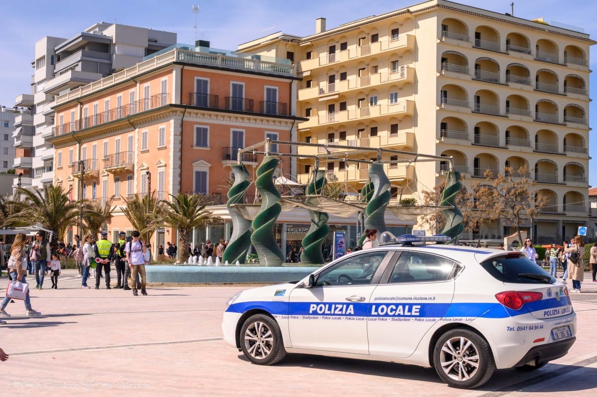 Riccione, minorenne fermato con un tirapugni al Marano