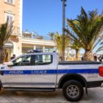 Riccione, raffica di sanzioni contro l’abusivismo sulle spiagge: controlli della Polizia locale