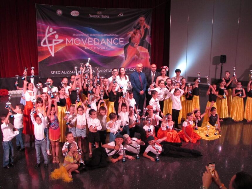La Sala Polivalente Auditorium Little Tony di Serravalle, diventa un tempio della danza sportiva: in scena 65 allievi della Ass.ne Sportiva Dilettantistica “MOVE DANCE””.