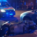 Pedone invade la carreggiata, scontro con uno scooter a Miramare