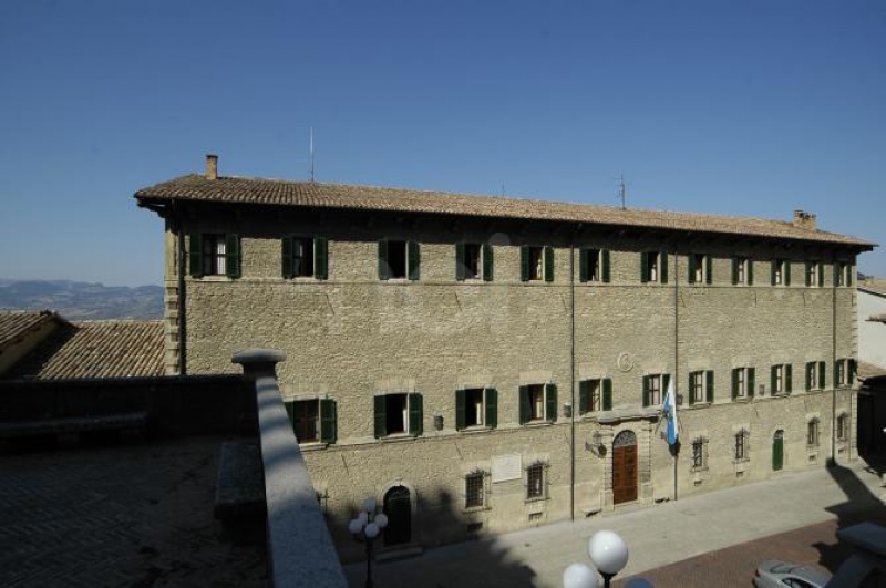 Fitch innalza il rating di San Marino a “BBB”; Outlook Stabile