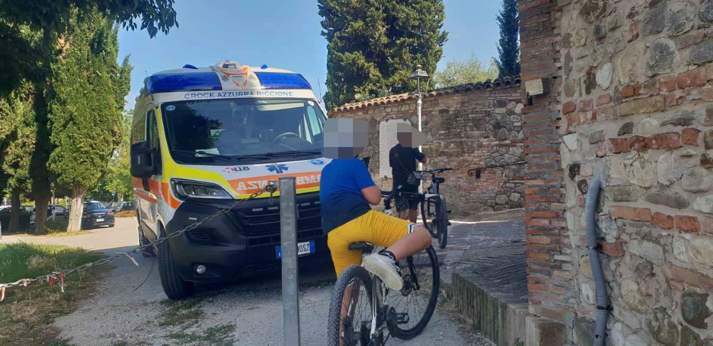 Santarcangelo, 14enne cade in mountain bike: soccorso con l’eliambulanza