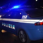 Spaccano la vetrina e fuggono con la cassa: furto all’ortofrutta di via Pascoli
