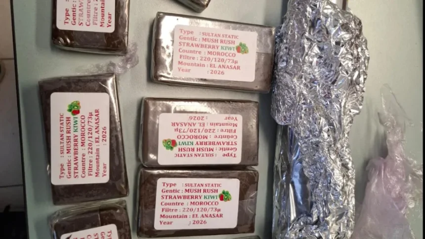 Sorpreso a spacciare in monopattino. In hotel nascondeva 800 grammi di hashish
