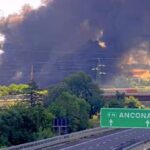Mezzo in fiamme sull’autostrada A14, scatta la chiusura del casello di Riccione