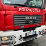 Cronaca, San Marino. Paura all’alba a Gualdicciolo: Smart in fiamme lungo la carreggiata, illesa la conducente