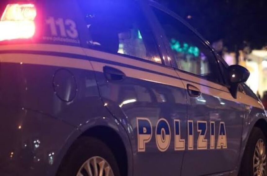 Urla ai passanti e danneggia vetrine: arrestato sul lungomare durante la Notte Rosa
