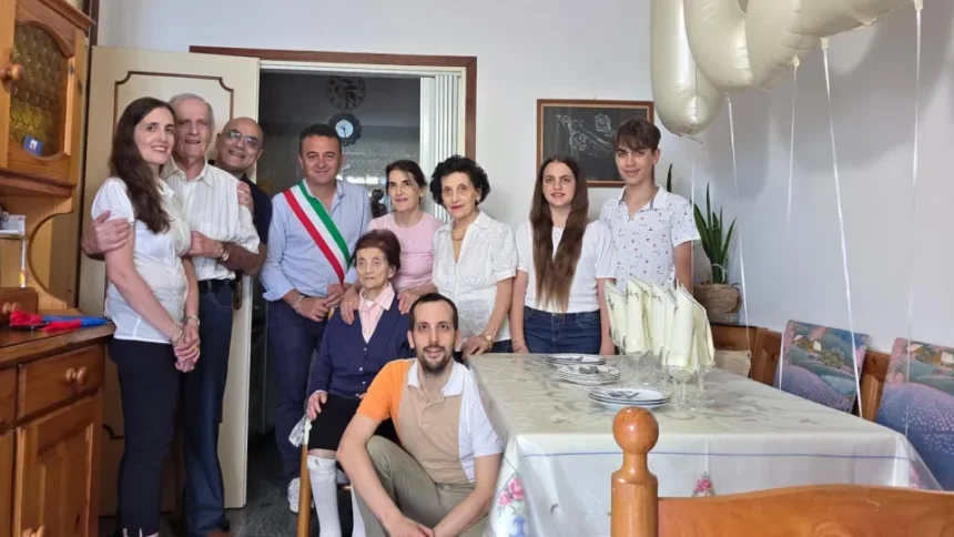 Misano, il sindaco Piccioni in visita a Renata Livi che compie 101 anni