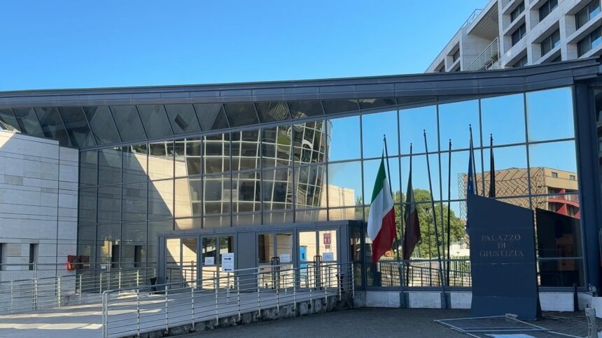 A processo per aver abusato della figlia: assolto perché il fatto non sussiste