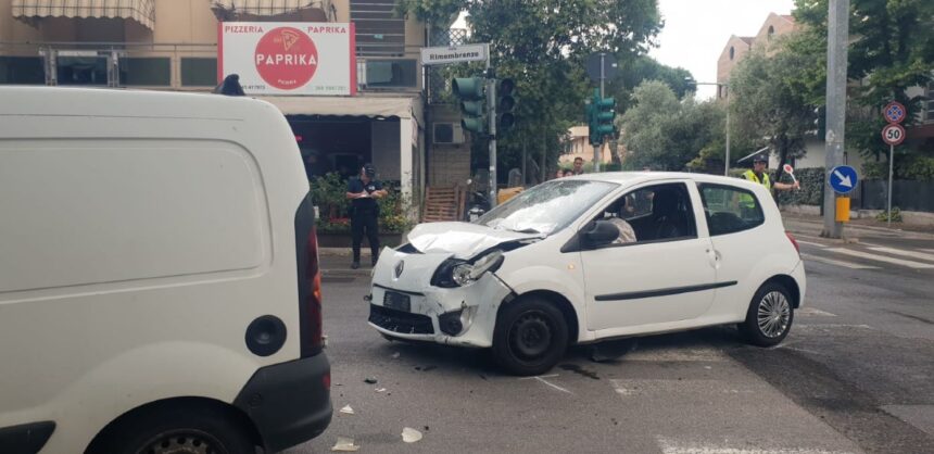 Rimini, scontro all’incrocio tra via Rimembranze e via Ragazzoni: code e disagi