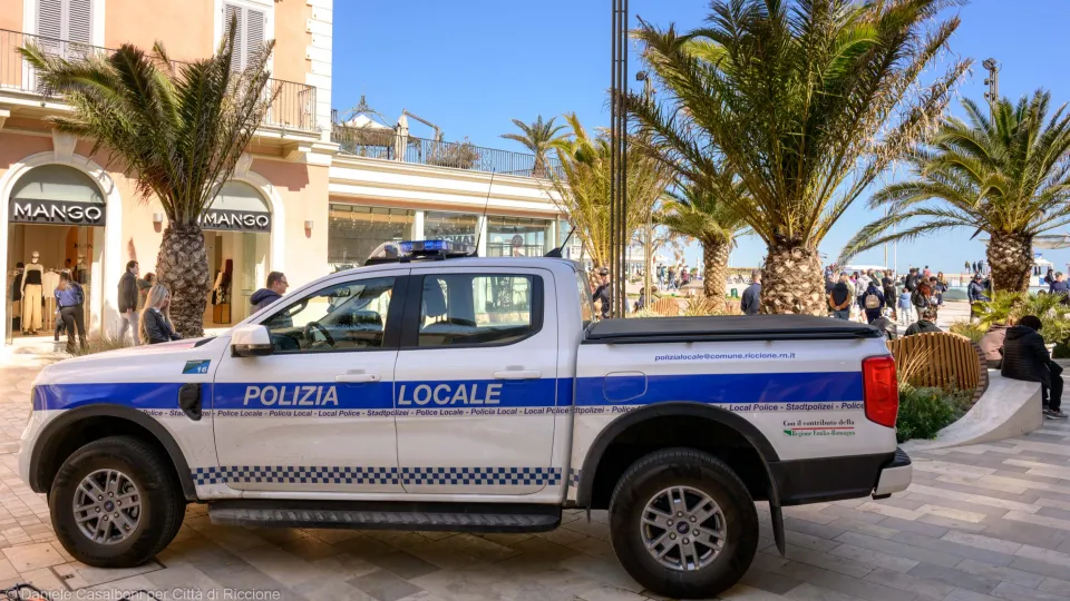 Mattinata a passeggio con la droga: minorenne arrestato a Riccione