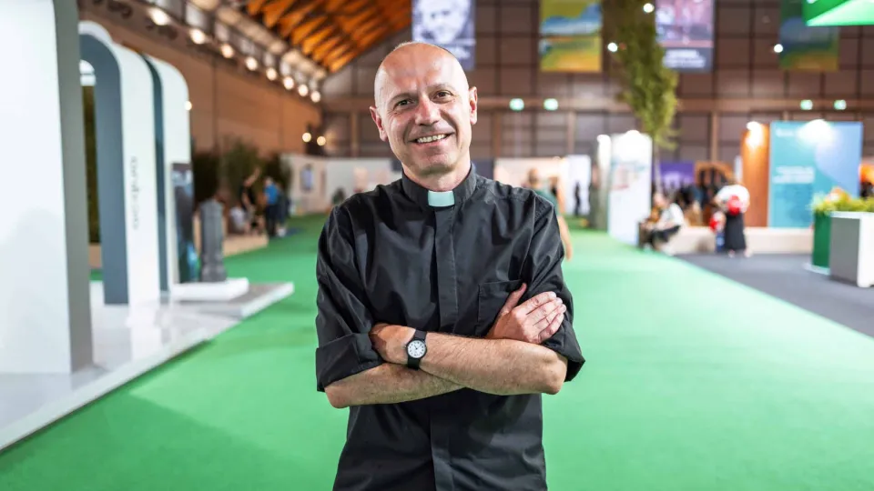 Don Emmanuele Silanos ospite della festa di fine anno della Karis School