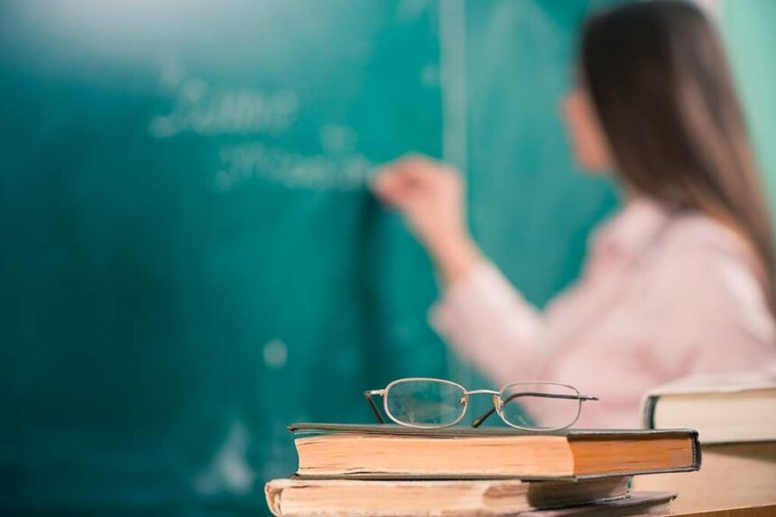 Rimini: insegnante di religione fa supplenze per 18 anni. La scuola deve pagarle un risarcimento di 30mila euro