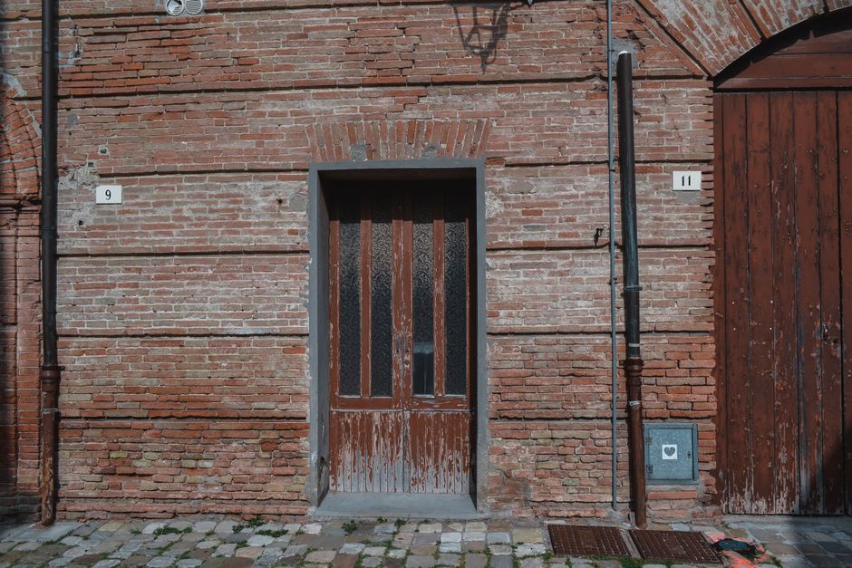 Intervento Rapido a Santarcangelo Dopo Crollo Parziale: Via Marini Transennata