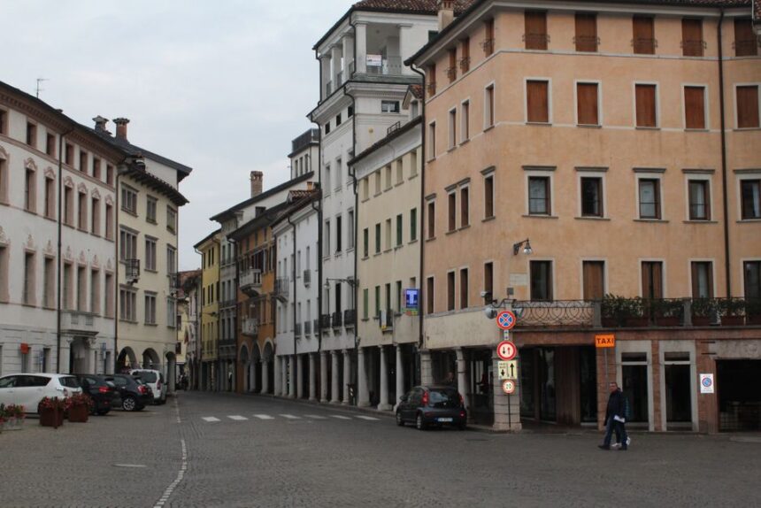 Rimini, Pugno Duro Contro Degrado e Alcol: Prime Multe per la Nuova Ordinanza