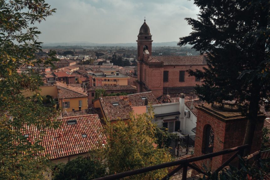 Intervento Rapido a Santarcangelo Dopo Crollo Parziale: Via Marini Transennata