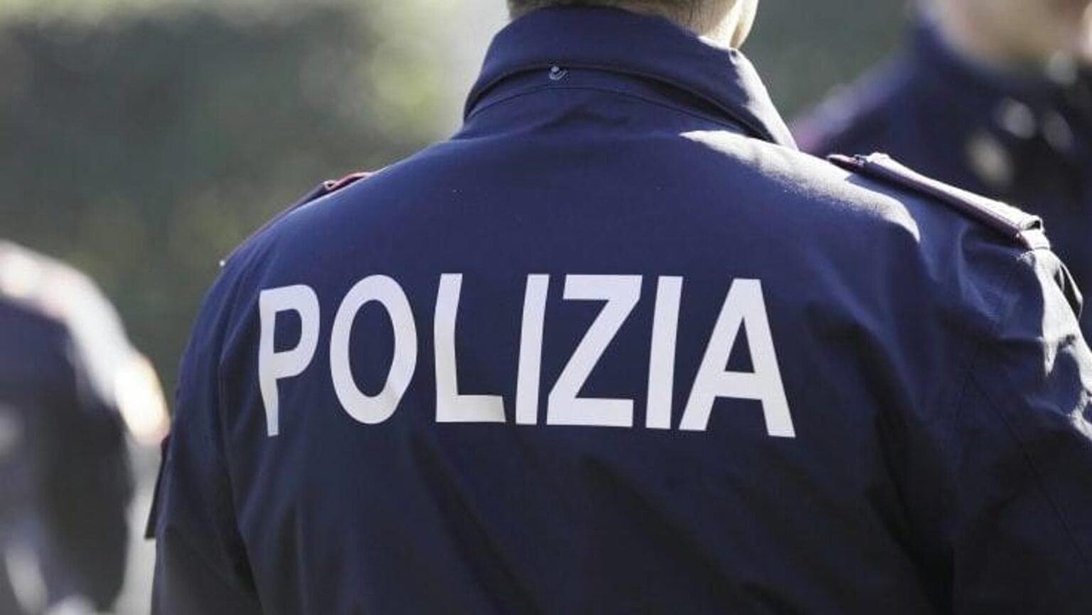 Riconoscimento al coraggio: poliziotto ferito blocca ladro, premiato a Rimini