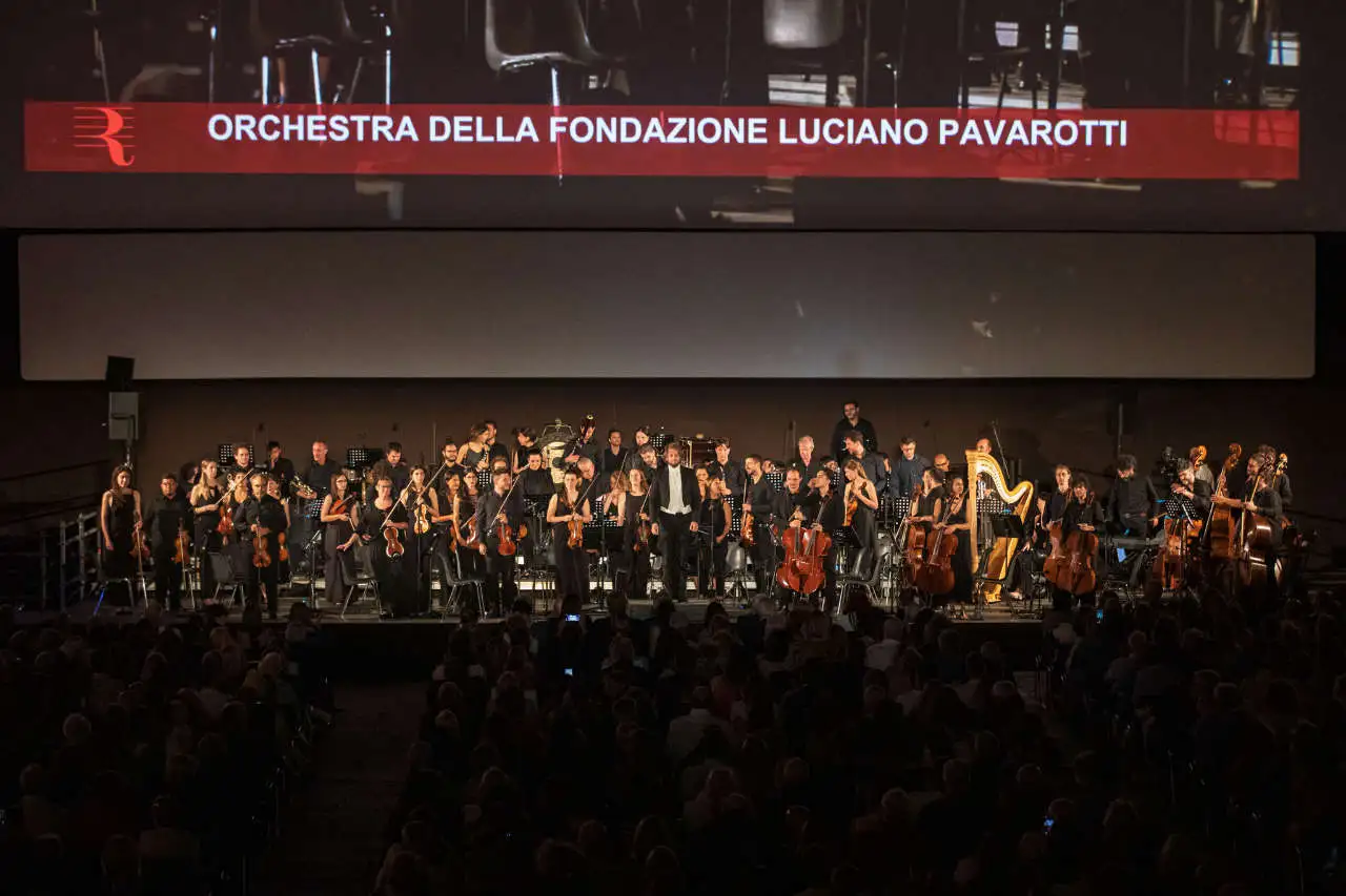 Rimini, riflettori puntati sul Grand Hotel: undici serate di cultura e spettacolo con un Premio Oscar