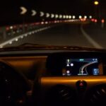 Rimini, auto distrutta nella notte: il responsabile fugge dopo l’impatto