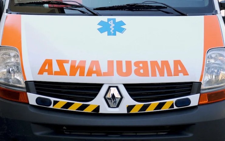 Schianto tra auto e moto a Marina Centro: 67enne ricoverato al Bufalini